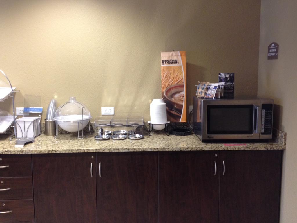 Microtel Inn & Suites By Wyndham Mineral Wells/Parkersburg Extérieur photo